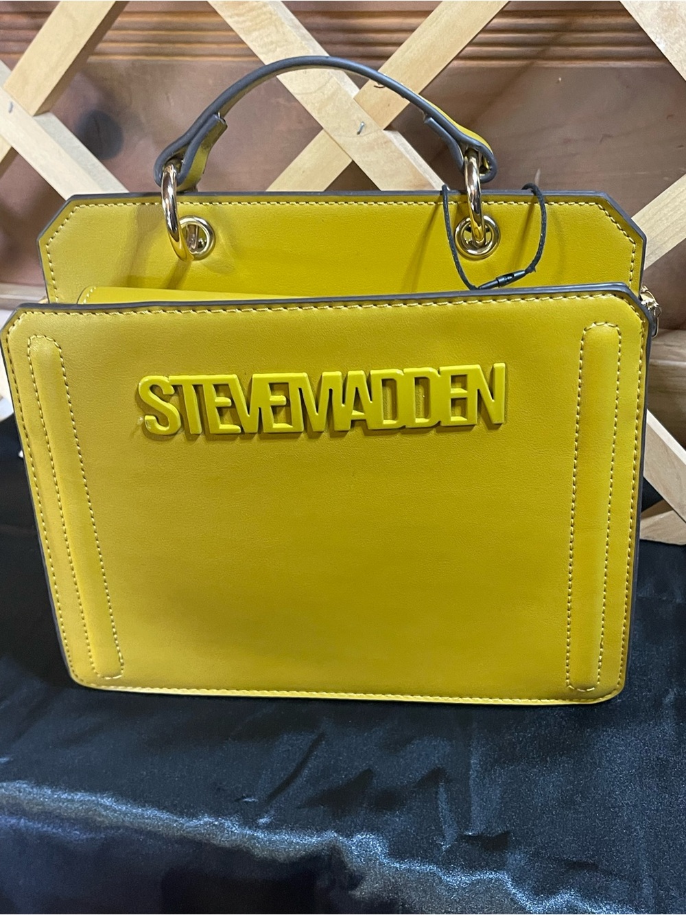 NWOT Steve Madden BGlow’ Satchel /Box/Crossbody/ Chartreuse Hue 3D Block Logo